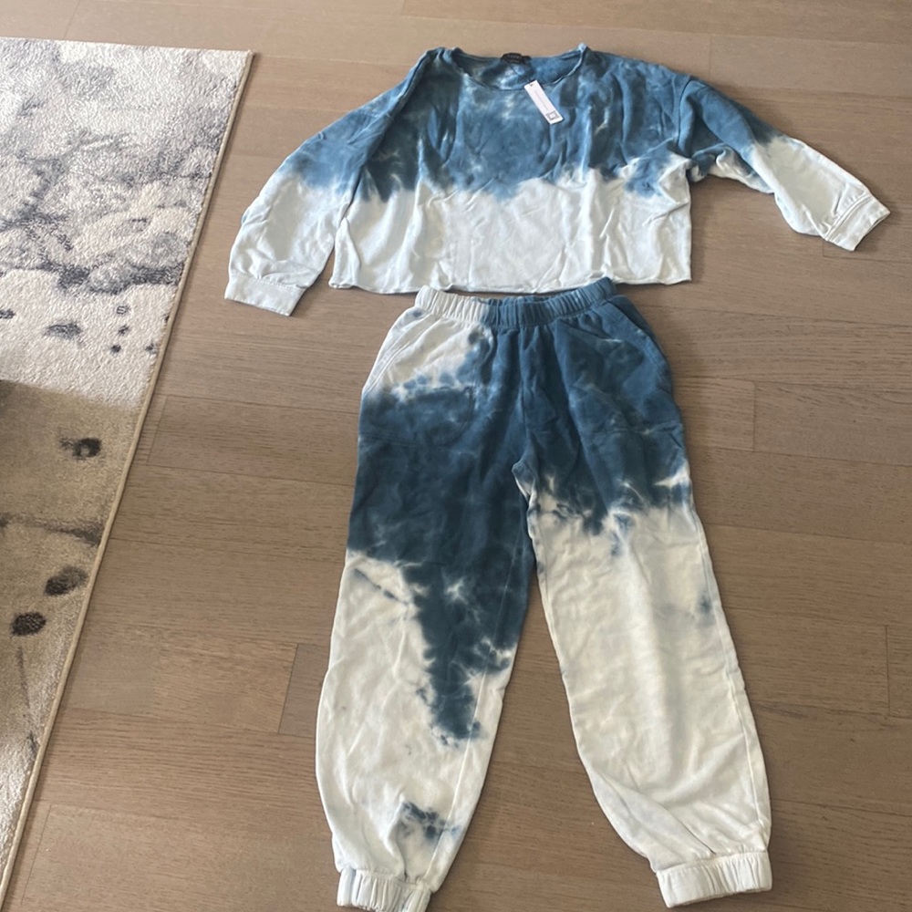 Adorable matching blue tie-dye sweat set. NEW WITH TAGS. SIZE XS/S